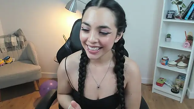 Snapshot of _BellaEvans_ chatting on February 17, 11:44 am BellaEvans online show from February 17, 11:44 am