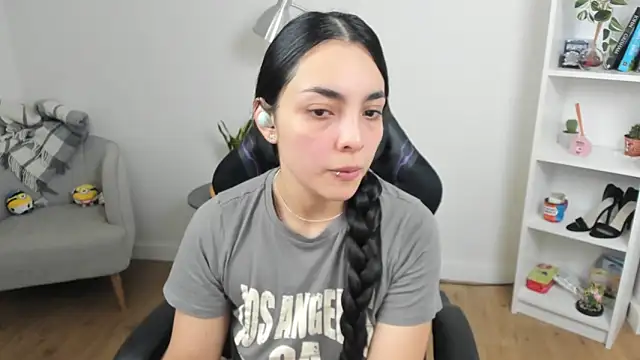 Snapshot of _BellaEvans_ chatting on March 17, 5:34 am BellaEvans online show from March 17, 5:34 am