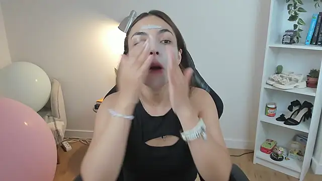 Snapshot of _BellaEvans_ chatting on September 11, 4:23 am BellaEvans online show from September 11, 4:23 am