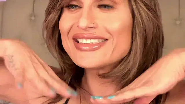 Snapshot of xprettysmilex chatting on January 15, 9:09 pm xprettysmilex online show from January 15, 9:09 pm