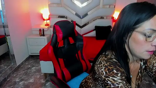 Snapshot of KateTompson_ chatting on September 9, 12:48 pm KateTompson online show from September 9, 12:48 pm