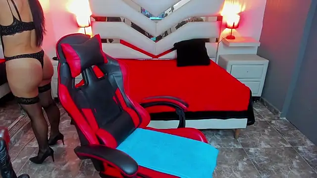 Snapshot of KateTompson_ chatting on October 2, 1:07 pm KateTompson online show from October 2, 1:07 pm