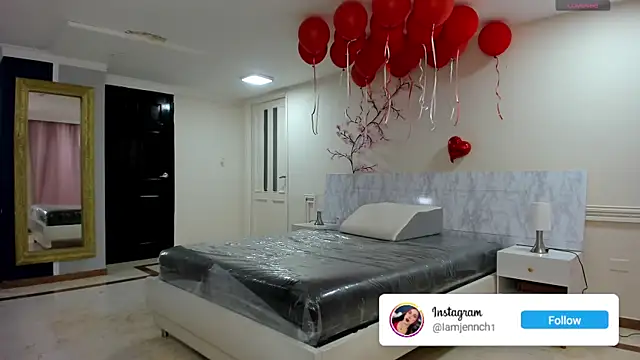 Snapshot of charolbruce_1 chatting on June 5, 11:49 am charolbruce 1 online show from June 5, 11:49 am