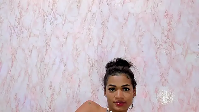 BarbieHotLaura online show from January 6, 2:04 am