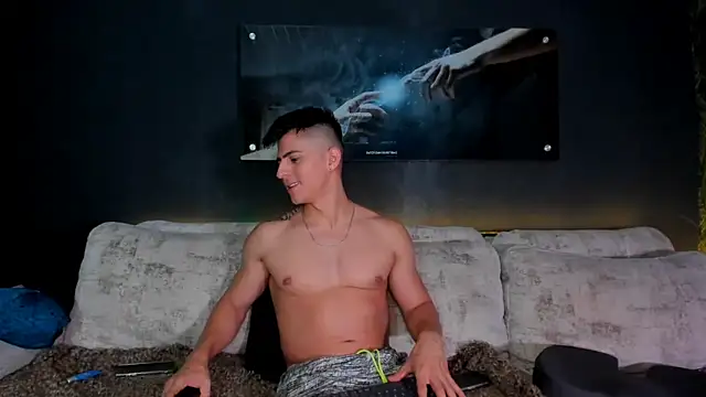 Snapshot of Crhis_N_Derek chatting on January 14, 1:36 am Crhis N Derek online show from January 14, 1:36 am