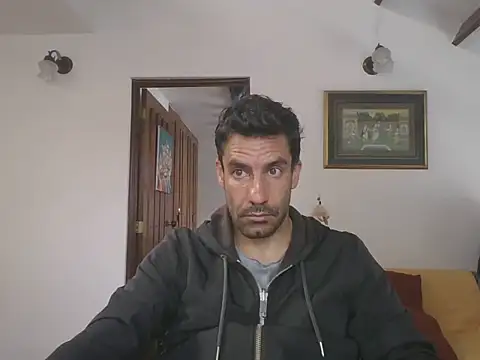 Snapshot of elkike1980 chatting on May 6, 2:33 pm elkike1980 online show from May 6, 2:33 pm