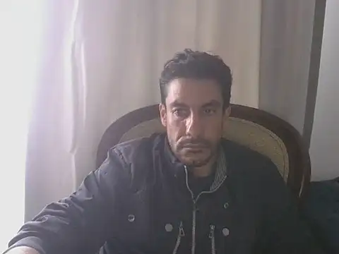 Snapshot of elkike1980 chatting on May 7, 2:33 pm elkike1980 online show from May 7, 2:33 pm