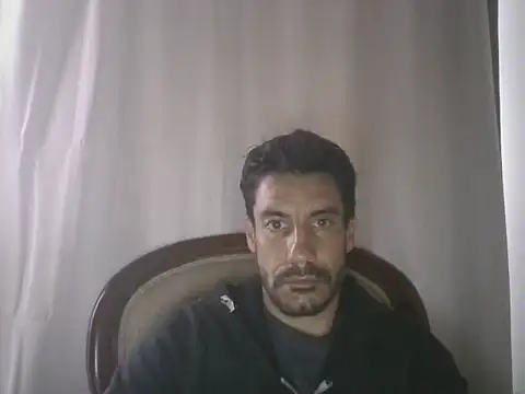 Snapshot of elkike1980 chatting on May 12, 4:37 pm elkike1980 online show from May 12, 4:37 pm