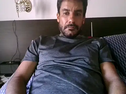 Snapshot of elkike1980 chatting on May 18, 9:31 pm elkike1980 online show from May 18, 9:31 pm
