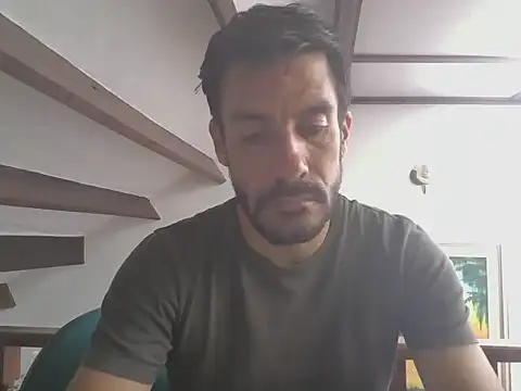 Snapshot of elkike1980 chatting on May 26, 4:25 pm elkike1980 online show from May 26, 4:25 pm