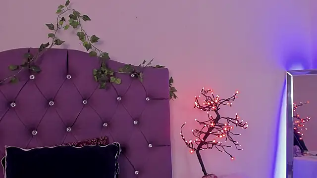 Nyx nayla online show from December 10, 5:22 pm