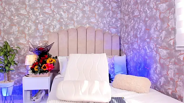 Snapshot of MiaTowson chatting on September 25, 2:32 pm MiaTowson online show from September 25, 2:32 pm