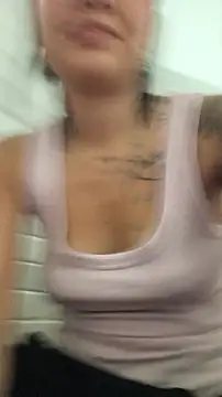 Snapshot of LorenRosse chatting on April 25, 11:02 pm LorenRosse online show from April 25, 11:02 pm