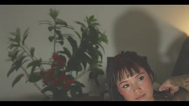 Snapshot of LorenRosse chatting on May 6, 11:54 pm LorenRosse online show from May 6, 11:54 pm