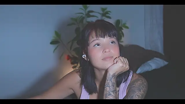 Snapshot of LorenRosse chatting on May 14, 11:22 pm LorenRosse online show from May 14, 11:22 pm