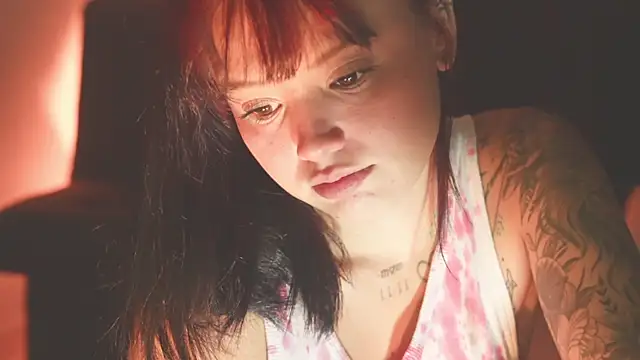 Snapshot of LorenRosse chatting on June 28, 11:33 pm LorenRosse online show from June 28, 11:33 pm