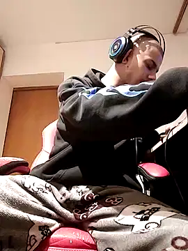 Snapshot of BigDickEnrg7195 chatting on December 8, 11:51 pm BigDickEnrg7195 online show from December 8, 11:51 pm