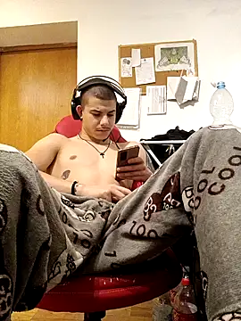 Snapshot of BigDickEnrg7195 chatting on February 1, 6:32 am BigDickEnrg7195 online show from February 1, 6:32 am