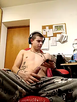 Snapshot of BigDickEnrg7195 chatting on February 17, 10:25 pm BigDickEnrg7195 online show from February 17, 10:25 pm