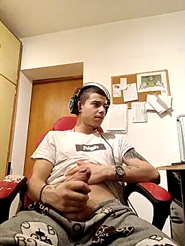 Snapshot of BigDickEnrg7195 chatting on February 18, 9:42 pm BigDickEnrg7195 online show from February 18, 9:42 pm