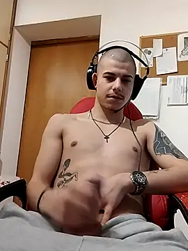 Snapshot of BigDickEnrg7195 chatting on March 4, 9:00 pm BigDickEnrg7195 online show from March 4, 9:00 pm