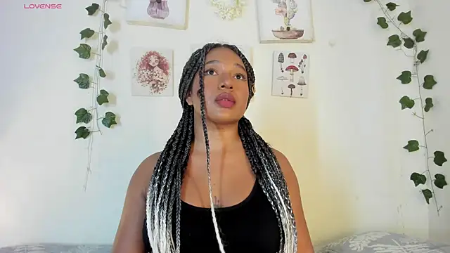 Snapshot of sara_sophieee chatting on January 18, 1:30 am sara sophieee online show from January 18, 1:30 am