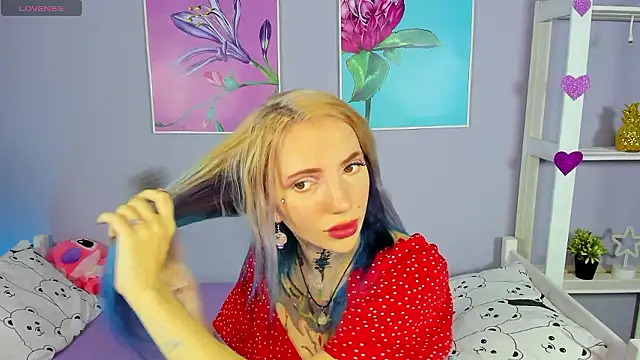 Snapshot of AnneTenet chatting on December 6, 3:30 am AnneTenet online show from December 6, 3:30 am