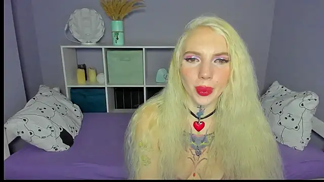 Snapshot of AnneTenet chatting on February 14, 7:17 am AnneTenet online show from February 14, 7:17 am