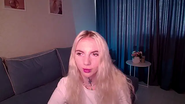 Snapshot of AnneTenet chatting on September 19, 9:22 am AnneTenet online show from September 19, 9:22 am