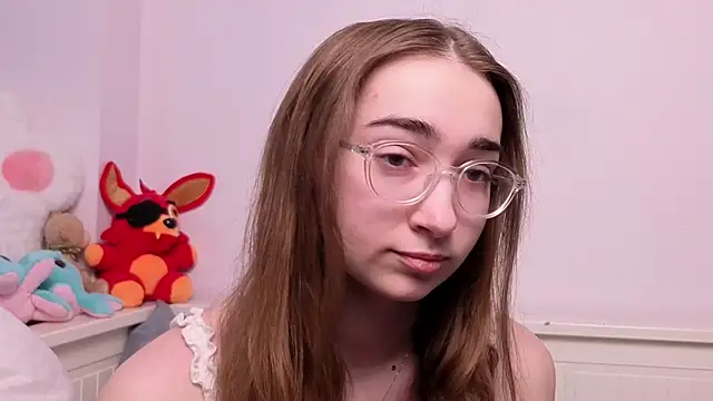 Snapshot of PollyBeev chatting on June 6, 7:24 am PollyBeev online show from June 6, 7:24 am