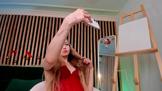 MiaMews online show from December 31, 11:20 am