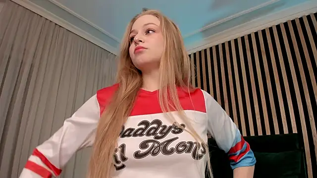 MiaMews online show from February 7, 3:19 pm