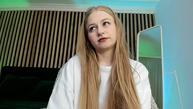 MiaMews online show from March 18, 7:42 pm