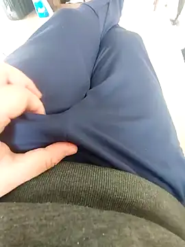 Snapshot of reelciii21 chatting on December 31, 10:37 am reelciii21 online show from December 31, 10:37 am