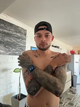 hottwoboys online show from May 22, 8:10 am