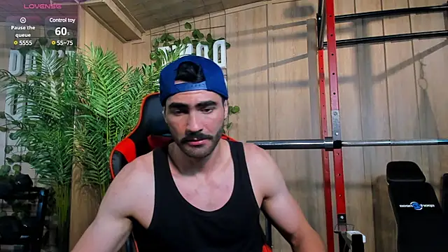 Snapshot of Austin_bolt chatting on December 3, 2:03 am Austin bolt online show from December 3, 2:03 am