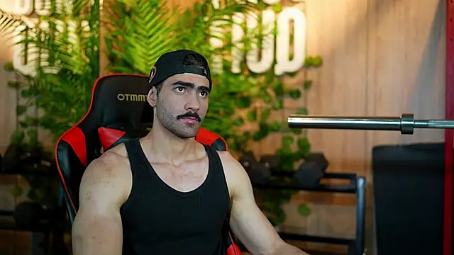 Snapshot of Austin_bolt chatting on December 6, 2:35 am Austin bolt online show from December 6, 2:35 am