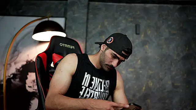 Snapshot of Austin_bolt chatting on December 7, 2:42 am Austin bolt online show from December 7, 2:42 am