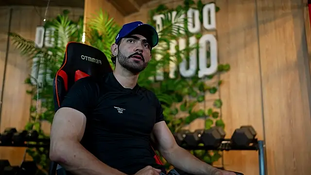 Snapshot of Austin_bolt chatting on December 11, 2:09 am Austin bolt online show from December 11, 2:09 am