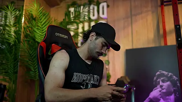 Snapshot of Austin_bolt chatting on December 12, 2:04 am Austin bolt online show from December 12, 2:04 am