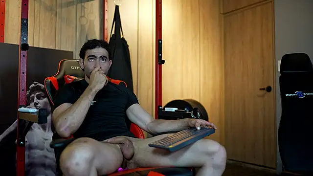 Snapshot of Austin_bolt chatting on December 13, 4:54 am Austin bolt online show from December 13, 4:54 am