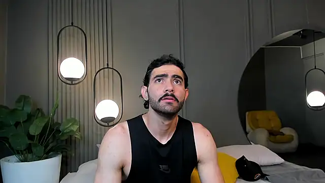 Snapshot of Austin_bolt chatting on December 17, 1:39 am Austin bolt online show from December 17, 1:39 am