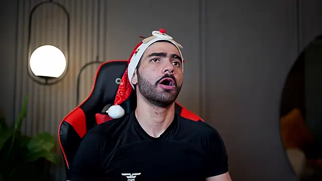 Snapshot of Austin_bolt chatting on December 18, 2:10 am Austin bolt online show from December 18, 2:10 am