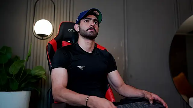 Snapshot of Austin_bolt chatting on December 18, 5:15 am Austin bolt online show from December 18, 5:15 am