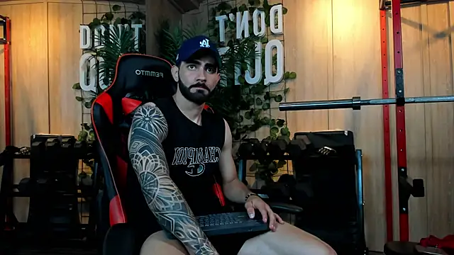 Snapshot of Austin_bolt chatting on January 24, 2:49 am Austin bolt online show from January 24, 2:49 am