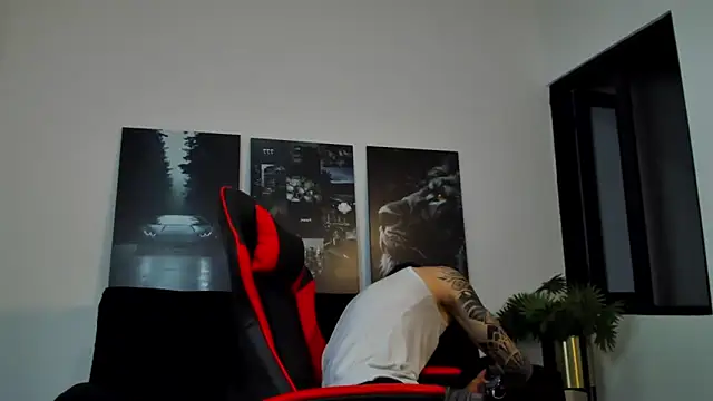 Snapshot of Austin_bolt chatting on January 29, 3:33 am Austin bolt online show from January 29, 3:33 am