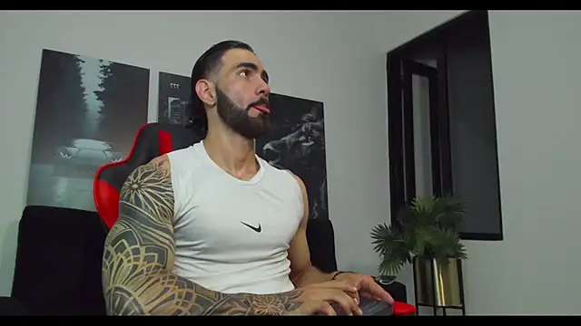 Snapshot of Austin_bolt chatting on January 30, 1:55 am Austin bolt online show from January 30, 1:55 am