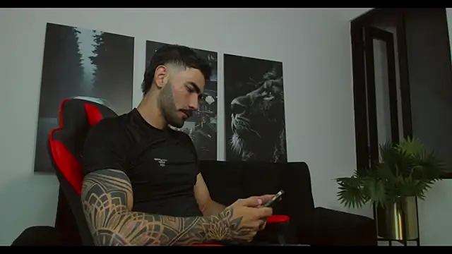 Snapshot of Austin_bolt chatting on February 4, 1:56 am Austin bolt online show from February 4, 1:56 am