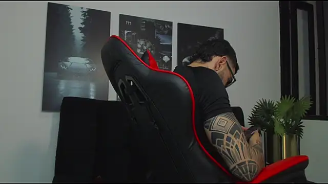 Snapshot of Austin_bolt chatting on February 8, 3:08 am Austin bolt online show from February 8, 3:08 am