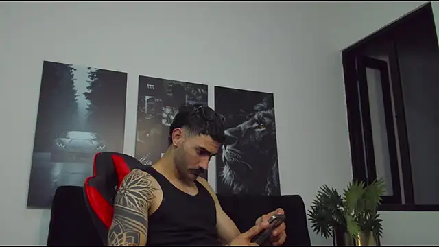 Snapshot of Austin_bolt chatting on February 12, 1:52 am Austin bolt online show from February 12, 1:52 am